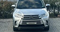 Toyota Highlander 2019 года за 16 000 000 тг. в Актау