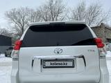 Toyota Land Cruiser Prado 2012 года за 15 300 000 тг. в Актобе – фото 2