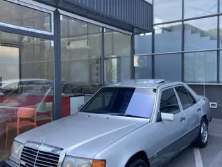Mercedes-Benz E 230