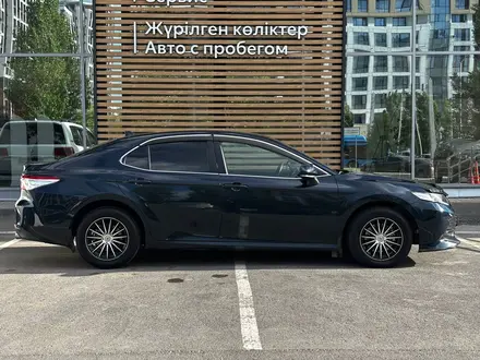 Toyota Camry 2019 года за 10 250 000 тг. в Астана – фото 17