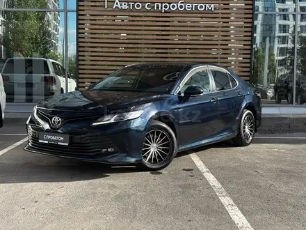Toyota Camry 2019 года за 10 250 000 тг. в Астана