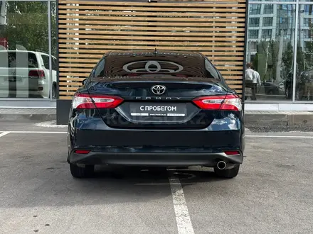 Toyota Camry 2019 года за 10 250 000 тг. в Астана – фото 4