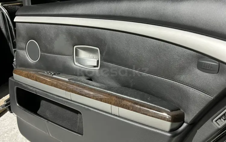 Обшивка двери в идеальном состоянии Е66 за 50 000 тг. в Алматы