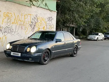 Mercedes-Benz E 430 1998 года за 2 000 000 тг. в Алматы – фото 2