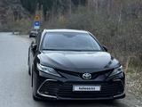 Toyota Camry 2021 года за 14 200 000 тг. в Актау – фото 4