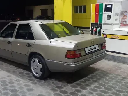 Mercedes-Benz E 280 1992 года за 1 500 000 тг. в Шымкент – фото 4