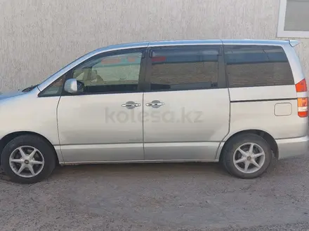 Toyota Noah 2003 года за 4 000 000 тг. в Астана – фото 2