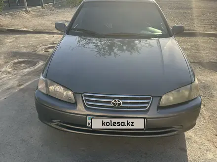 Toyota Camry 2001 года за 3 300 000 тг. в Жанаозен
