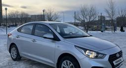 Hyundai Solaris 2018 года за 6 790 000 тг. в Семей – фото 2