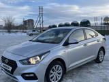 Hyundai Solaris 2018 года за 6 790 000 тг. в Семей – фото 3