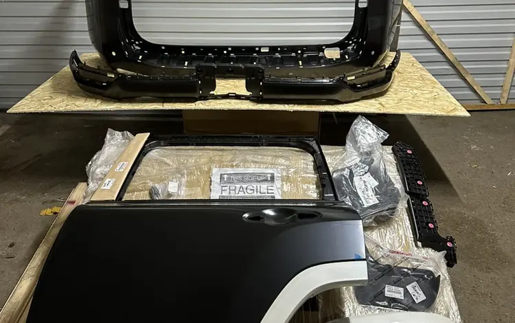 Дверь на Toyota Land Cruiser 300 за 400 000 тг. в Алматы