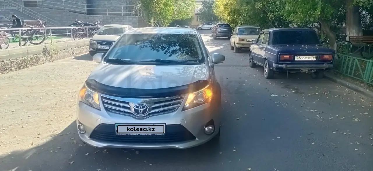 Toyota Avensis, 2012