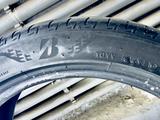 Летние шины Bridgestone 235/45/18 каждаяfor19 990 тг. в Астана – фото 4