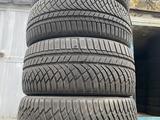 225/40/19 и 255/35/19 комплект б/у кумхо за 150 000 тг. в Алматы