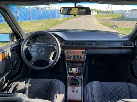 Mercedes-Benz E 220 1993 года за 1 500 000 тг. в Жанаарка – фото 7