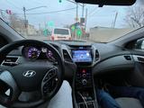 Hyundai Elantra 2015 года за 3 700 000 тг. в Атырау – фото 2