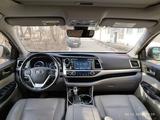 Toyota Highlander 2017 годаүшін19 000 000 тг. в Уральск – фото 3