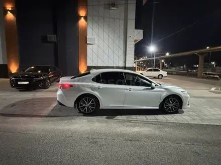 Toyota Camry 2021 года за 14 700 000 тг. в Шымкент – фото 3