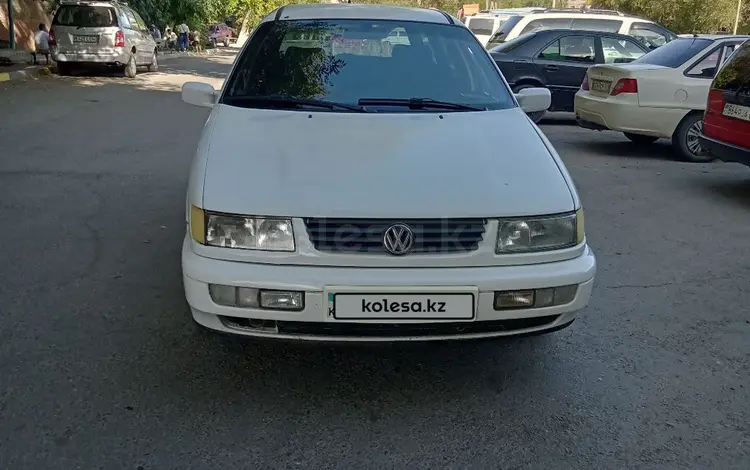 Volkswagen Passat 1994 годаүшін2 200 000 тг. в Сатпаев