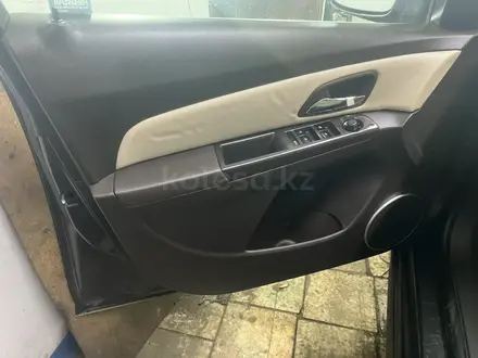 Chevrolet Cruze 2012 года за 3 600 000 тг. в Петропавловск – фото 2