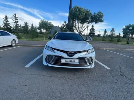 Toyota Camry 2018 года за 13 000 000 тг. в Астана – фото 2