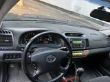Toyota Camry 2004 годаүшін5 450 000 тг. в Уральск – фото 5
