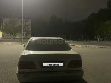 Mercedes-Benz E 230 1995 года за 2 000 000 тг. в Астана – фото 6