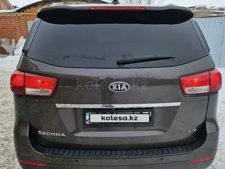 Kia Carnival 2015 года за 13 900 000 тг. в Актобе – фото 2