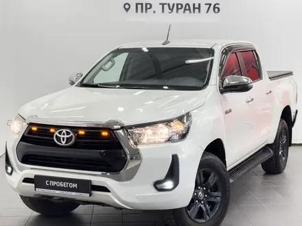 Toyota Hilux 2021 года за 18 998 000 тг. в Астана