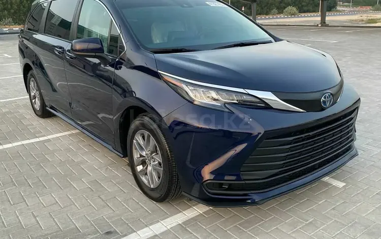 Toyota Sienna 2022 года за 24 500 000 тг. в Астана