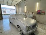 Mercedes-Benz E 55 AMG 1998 годаүшін2 700 000 тг. в Атырау – фото 2