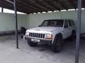 Jeep Cherokee 1995 годаүшін750 000 тг. в Тараз