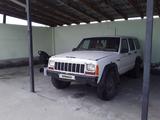 Jeep Cherokee 1995 годаүшін1 000 000 тг. в Тараз
