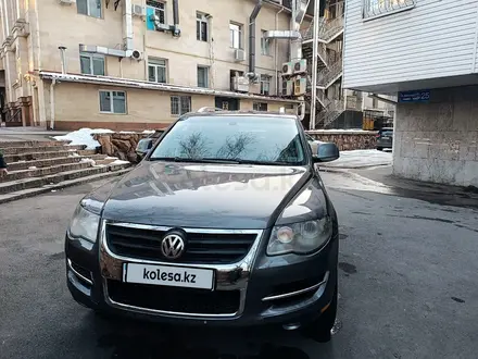 Volkswagen Touareg 2008 года за 6 800 000 тг. в Алматы