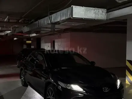 Toyota Camry 2021 года за 15 300 000 тг. в Атырау – фото 3
