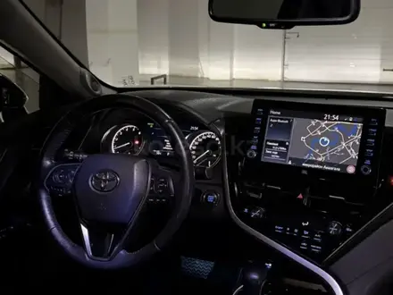 Toyota Camry 2021 года за 15 300 000 тг. в Атырау – фото 5
