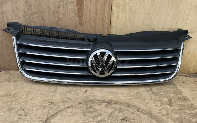 Решетка радиатора на Volkswagen Passat за 35 000 тг. в Алматы