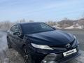 Toyota Camry 2018 года за 13 500 000 тг. в Уральск – фото 2