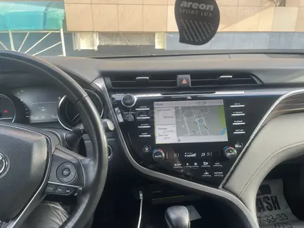 Toyota Camry 2018 года за 13 500 000 тг. в Уральск – фото 10