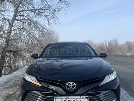 Toyota Camry 2018 года за 13 500 000 тг. в Уральск – фото 4