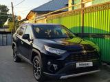 Toyota RAV4 2020 года за 12 900 000 тг. в Алматы – фото 4