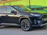 Toyota RAV4 2020 года за 12 900 000 тг. в Алматы – фото 3