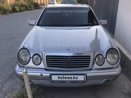 Mercedes-Benz E 280 1997 года за 4 500 000 тг. в Атырау – фото 3