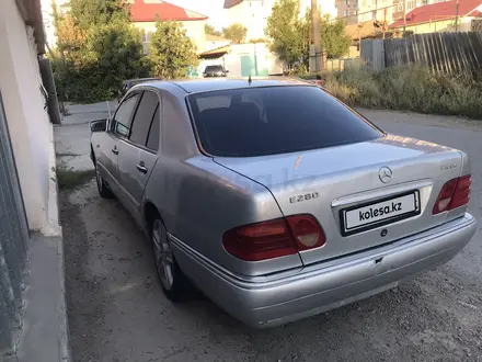 Mercedes-Benz E 280 1997 года за 4 500 000 тг. в Атырау – фото 7