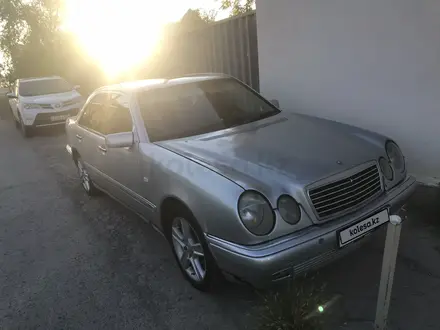 Mercedes-Benz E 280 1997 года за 4 500 000 тг. в Атырау – фото 4