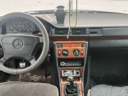 Mercedes-Benz E 200 1993 года за 1 750 000 тг. в Караганда – фото 7