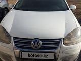 Volkswagen Jetta 2010 года за 2 900 000 тг. в Астана – фото 2