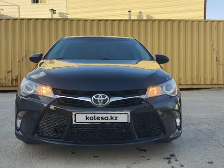 Toyota Camry 2015 года за 8 300 000 тг. в Актобе