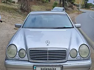 Mercedes-Benz E 320
