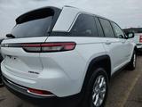 Jeep Grand Cherokee 2023 годаfor28 946 000 тг. в Алматы – фото 4